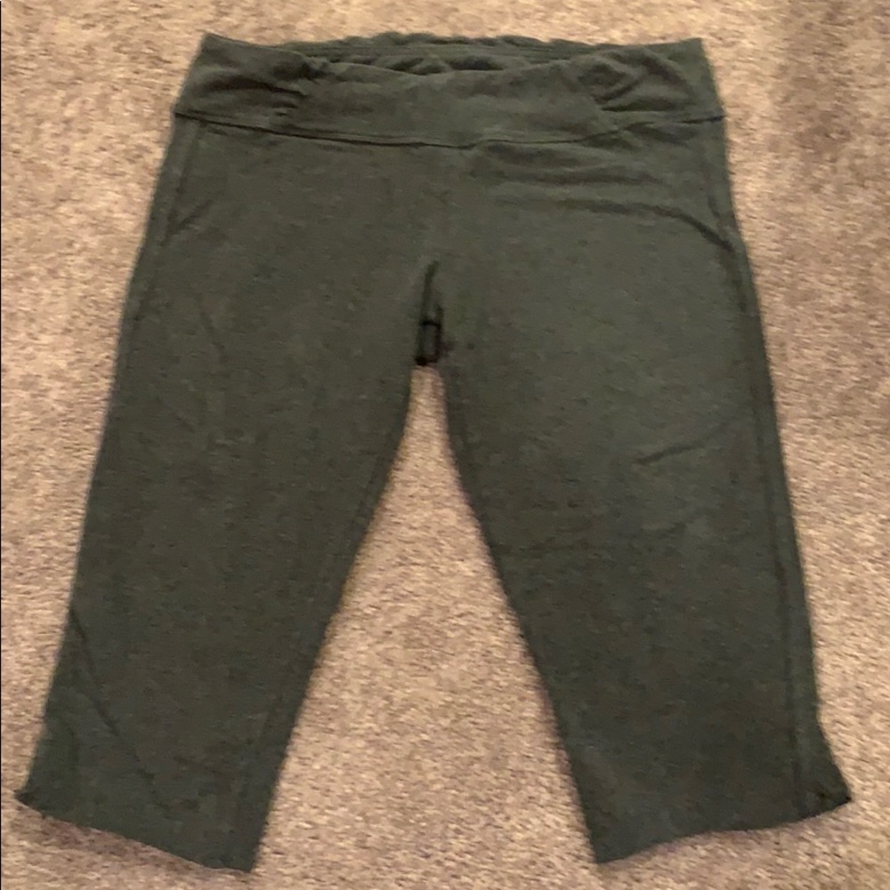 Crop yoga pants